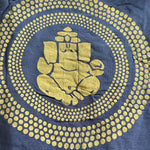 Ladda upp bild till gallerivisning, Bohemiskt linne i viskos – lös och luftig modell med unikt tryck Ganesha blå
