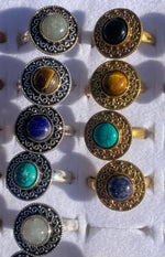 Ladda upp bild till gallerivisning, Brons ring med ädelsten
