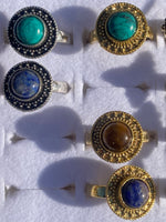 Ladda upp bild till gallerivisning, Brons ring med ädelsten
